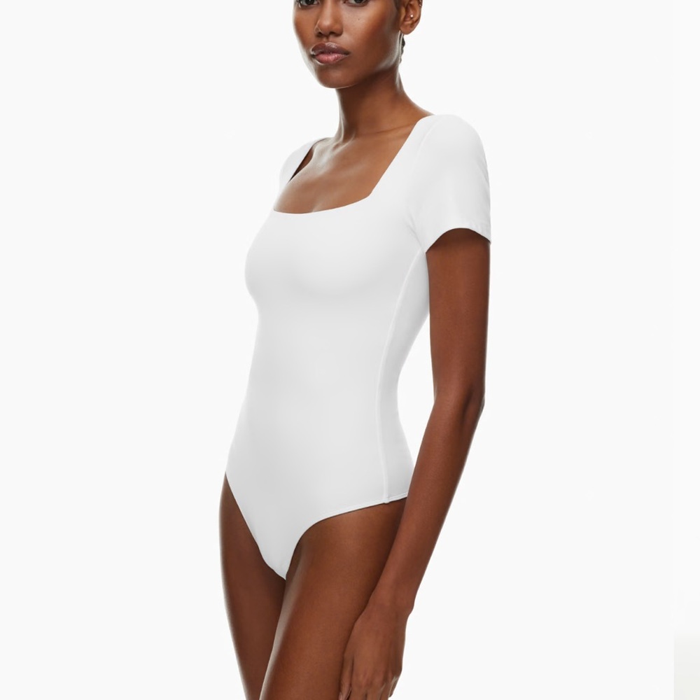 Aritzia babaton Contour Squareneck Shortsleeve Bodysuit
